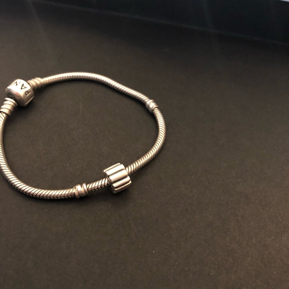 Pandora Ribbed Clip - Picture 2 of 3